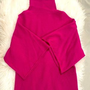 Cashmere cropped sweater.